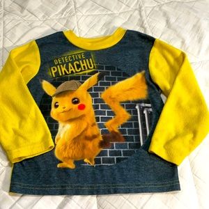 Detective Pikachu sweatshirt Size 6 Boys